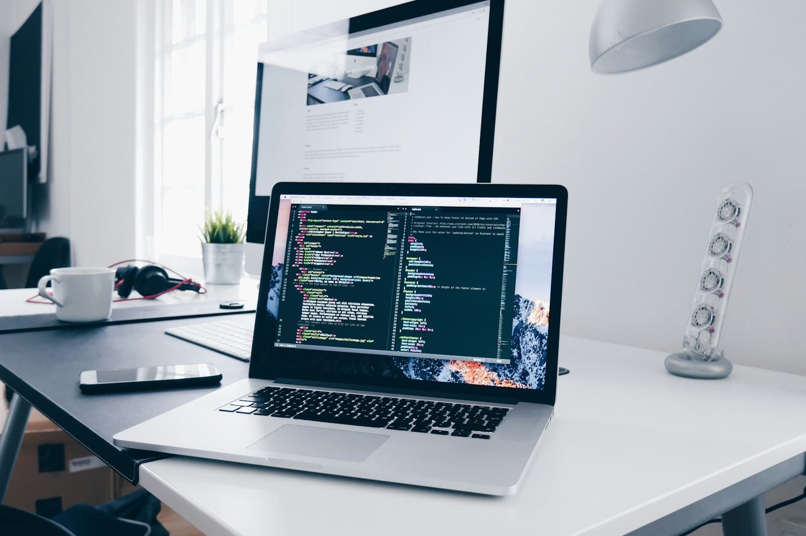 Zhvillim web profesional vs ndërtues faqe DIY